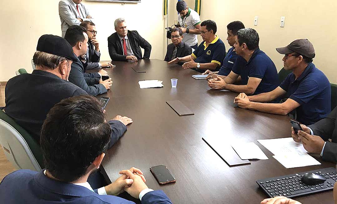 Vivendo risco de atrasos salariais, trabalhadores do transporte coletivo de Rio Branco pedem socorro à Câmara