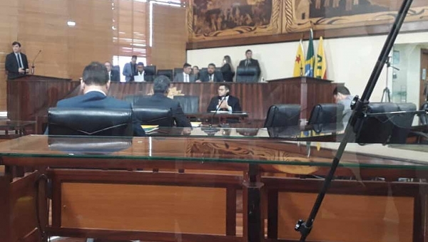 Deputados estaduais vão passar o dia analisando matérias para votar no atacado