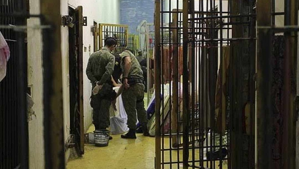 Falta de pessoal para o monitoramento pode ter sido a causa de fuga de membros do PCC na FOC, aponta relatório