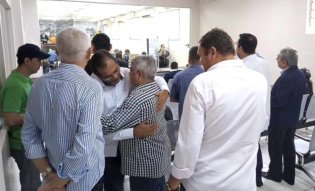 Secretários municipais foram intimados via WhatsApp a comparecer à Câmara de Rio Branco "para demonstrar unidade da gestão"