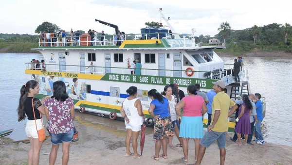Gladson inaugura UBS fluvial de Rodrigues Alves e entrega ruas e equipamentos em Manoel Urbano