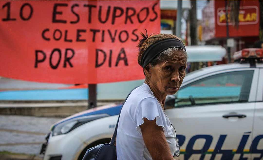 O silêncio e os olhos fechados tornam mais forte a agressão e o agressor