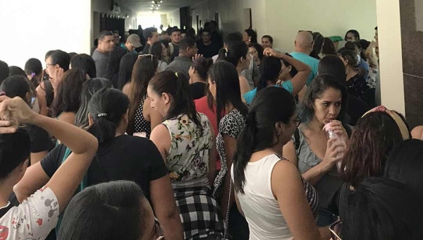 Em tempo de coronavírus, sindicalistas invadem e fazem tumulto na sede da Prefeitura