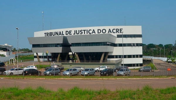 TJAC suspende audiências, prazos processuais e estabelece revezamentos de servidores