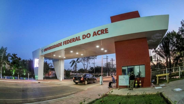 Ufac suspende aulas e manda servidores ficarem em casa