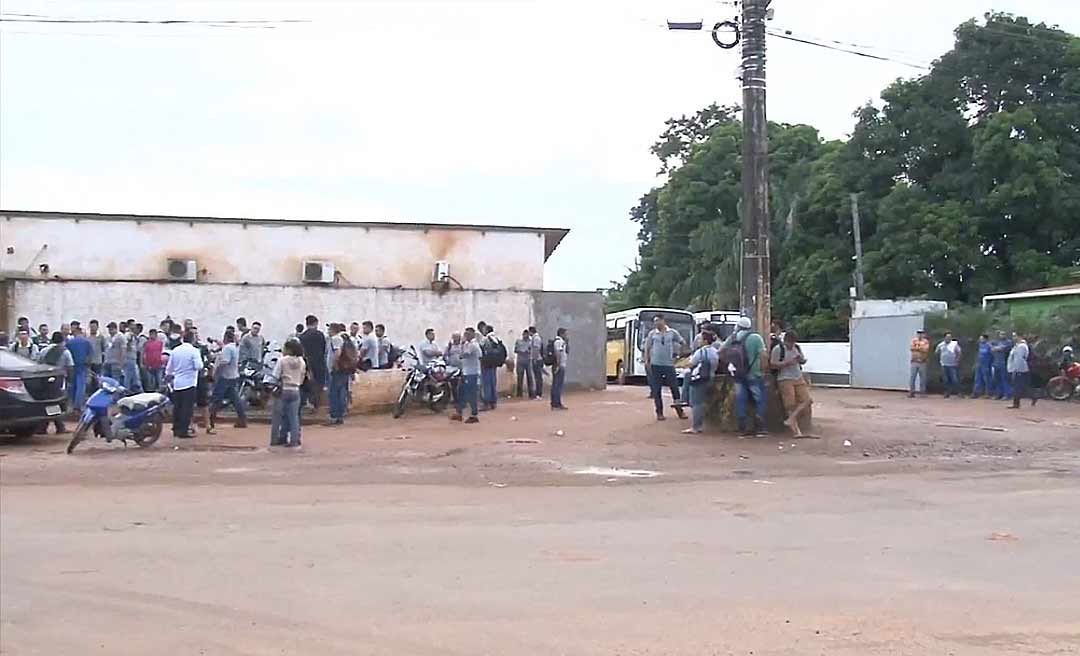 Motoristas de ônibus paralisam atividades em Rio Branco