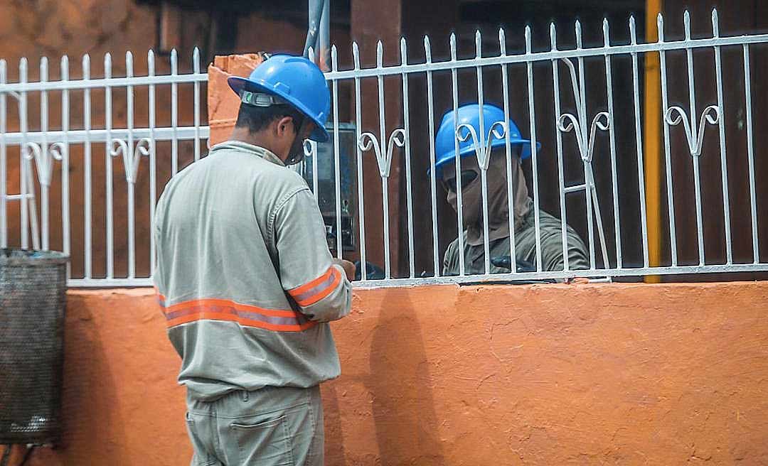 Em meio à pandemia de Covid-19, Energisa segue rotina de cortes no Acre