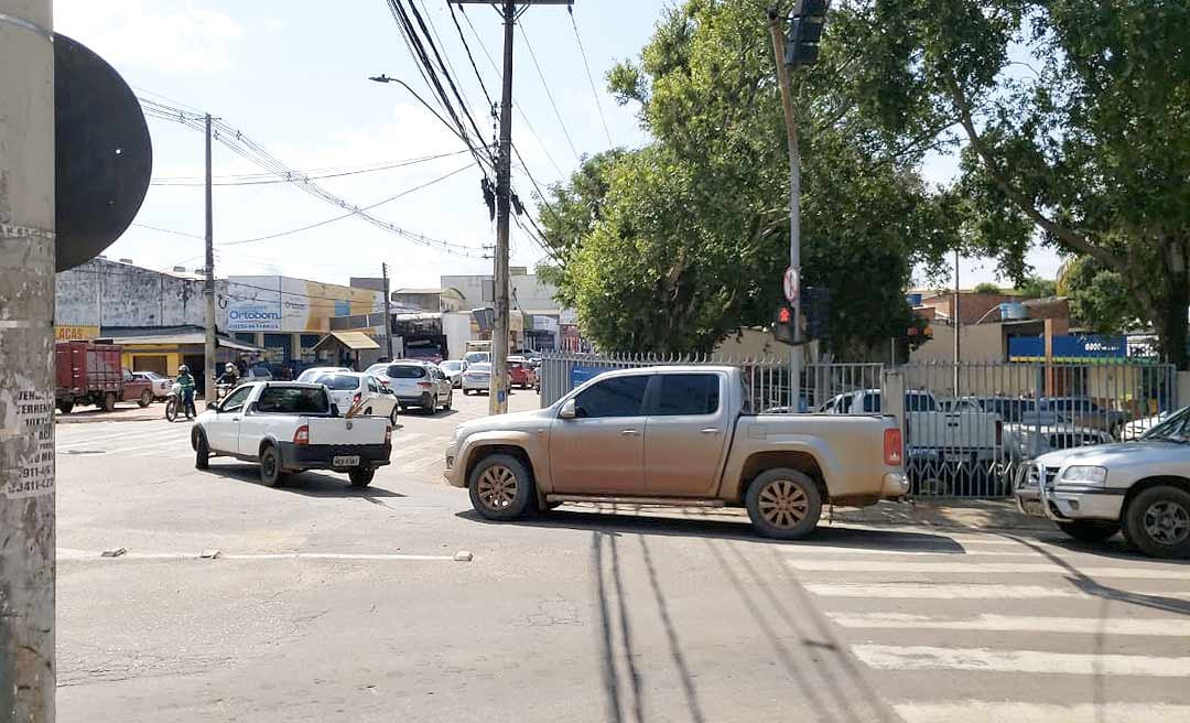 Vacinação de idosos causa congestionamento em Rio Branco