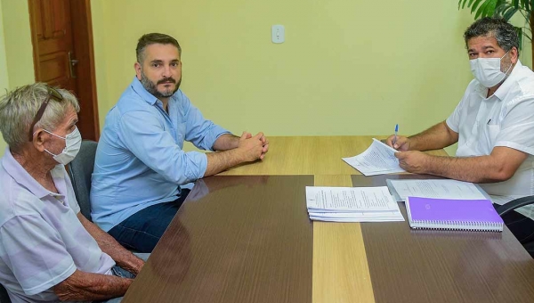 Prefeita Socorro Neri autoriza início de obras de infraestrutura