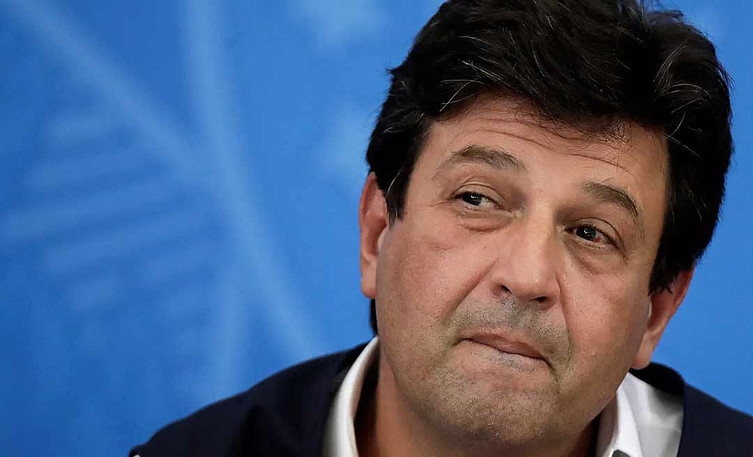 Mandetta anuncia em rede social que foi demitido do Ministério da Saúde