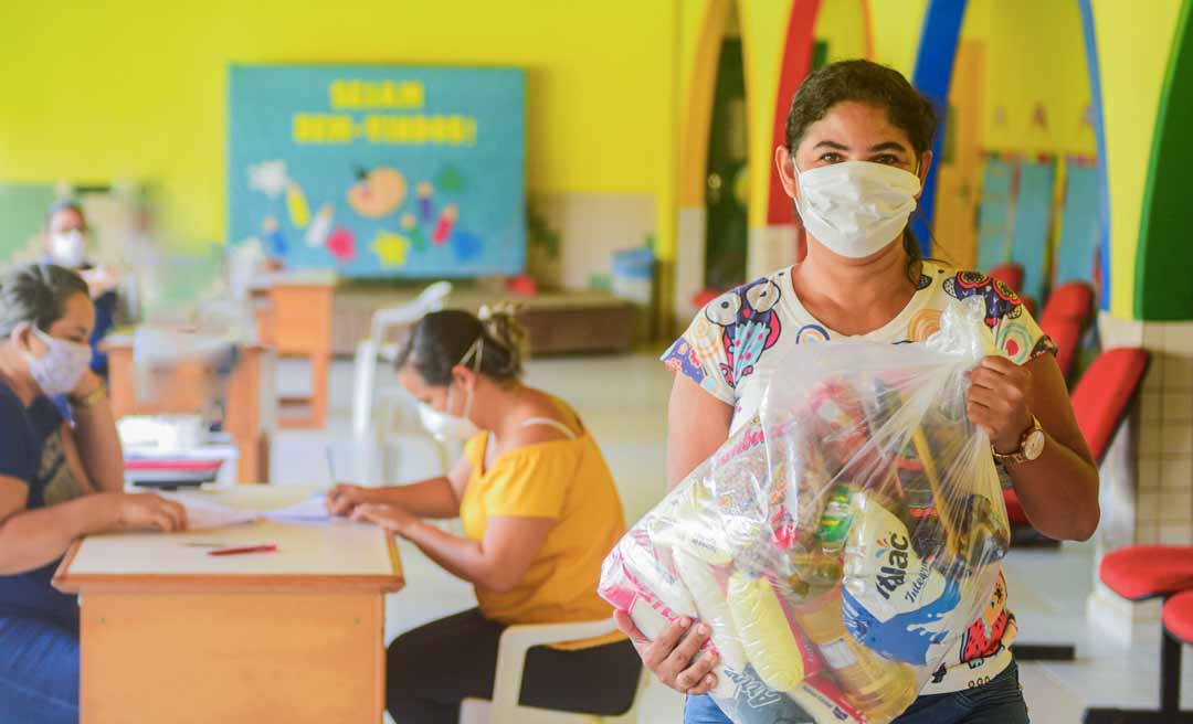 Prefeitura de Rio Branco inicia distribuição de kits de merenda escolar a alunos da rede municipal