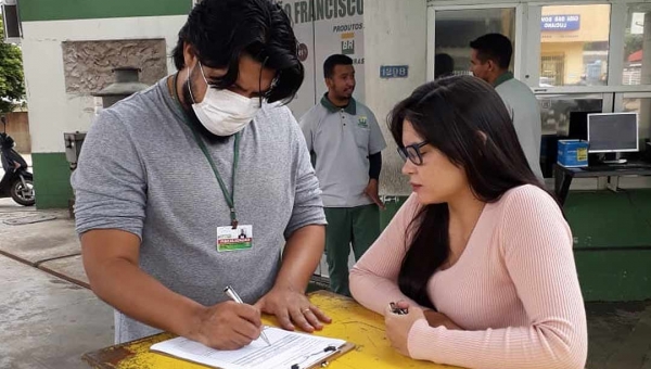 Procon notifica 52 postos de combustíveis da capital para atestar redução de preços