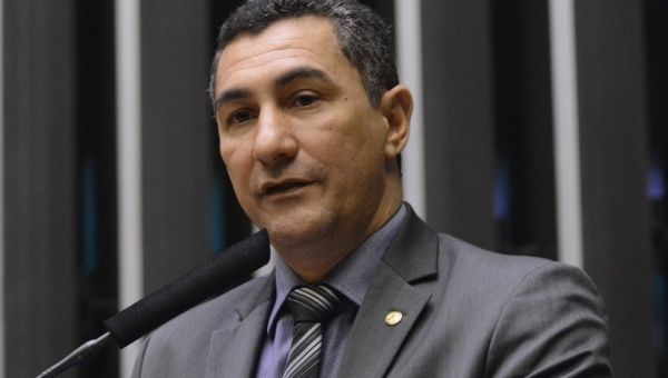 Jesus Sérgio solicita a realização de pagamento do auxílio emergencial também em bancos privados