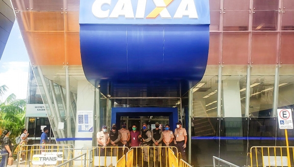 Distanciamento Social: prefeitura realiza ação piloto para organizar filas em frente à agencia bancária