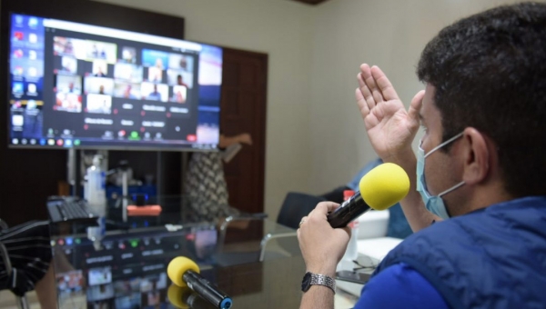 Gladson recebe proposta de empresários para reabertura do comércio