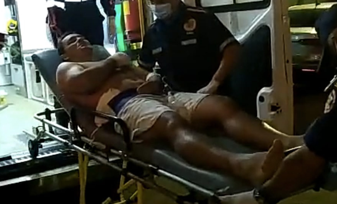 Ao tentar esfaquear irmão na frente da polícia, homem é baleado em Rio Branco