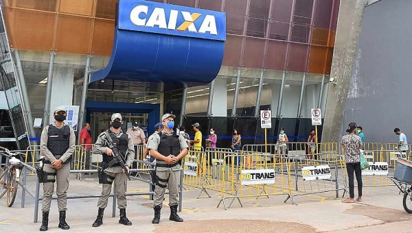 Após aglomeração, funcionários da Caixa têm sintomas da Covid-19 e agência fecha
