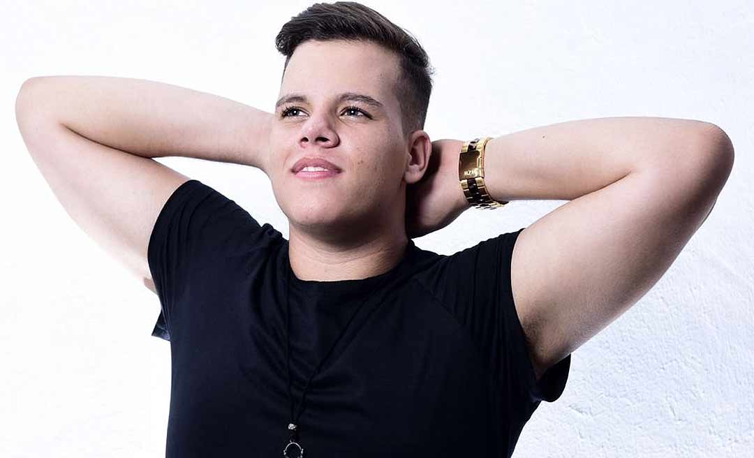 Jovem cantor acreano faz show solidário neste domingo para ajudar famílias da Cidade do Povo