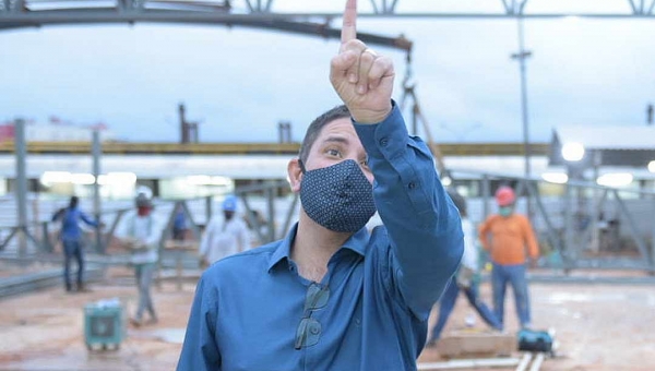 A visível ascensão de Gladson diante da crise