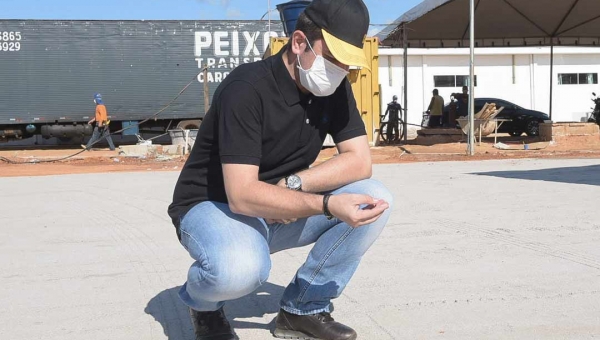 Gladson vetou reabertura dos templos e projeto vai retornar a Aleac após publicação no DOE