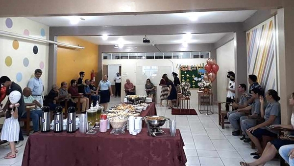 Festinha nada santa - Assembleia de Deus ignora decreto e promove festinha de aniversário em sala fechada