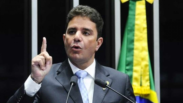 Decreto de Gladson vai proibir uso da máquina pública nas eleições; governador avisa: "Quem for se envolver que peça demissão"