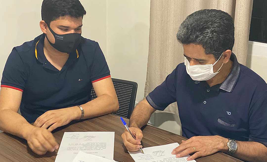 Gladson foi à sede do PP entregar carta de afastamento do partido