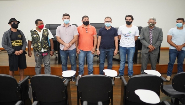 Governador em exercício, Nicolau Júnior, comemora anúncio de voos da Passaredo para Cruzeiro do Sul