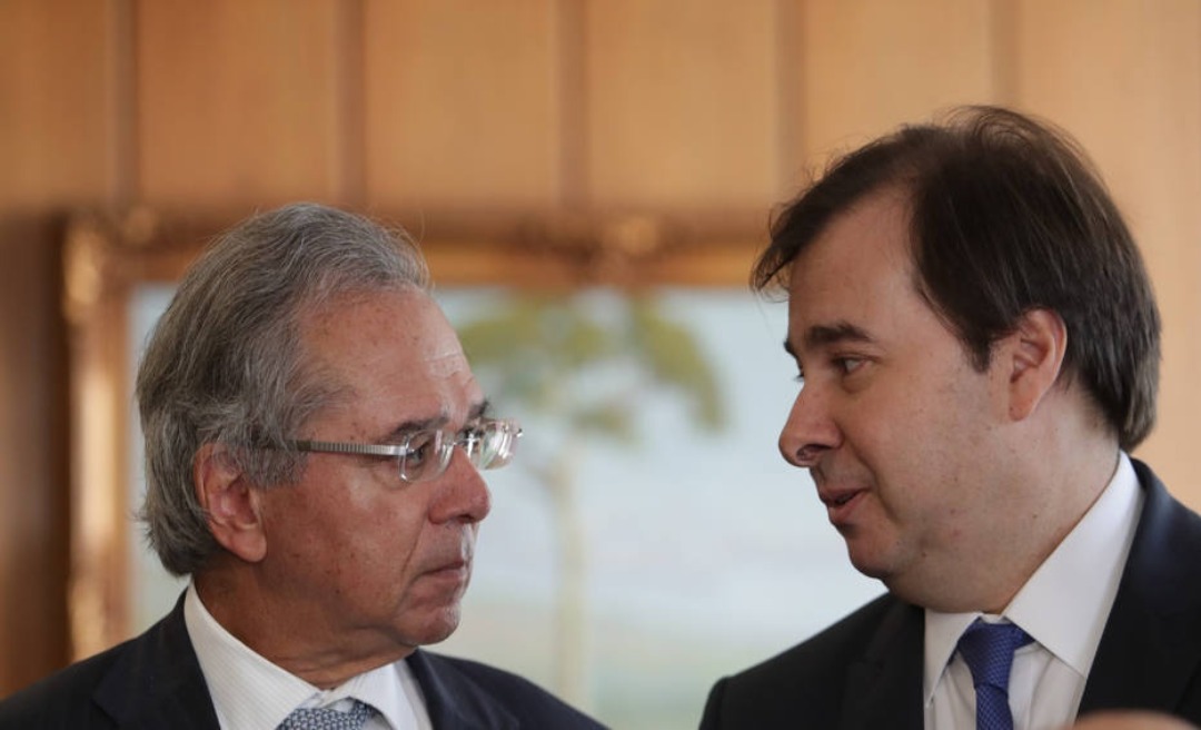 Fundo bilionário motiva briga entre Maia e Guedes