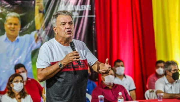 Petecão é questionado por se juntar ao PT e ao PCdoB em Mâncio Lima e responde: "Besteira"