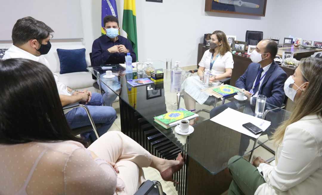 Gladson recebe superintendente nacional da Caixa para discutir projetos voltados para infraestrutura e habitação