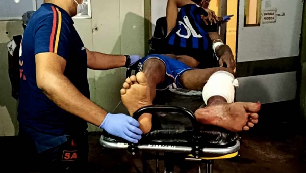 Bandidos tocam o terror dentro de um carro preto e por pouco não matam jovem no Belo Jardim