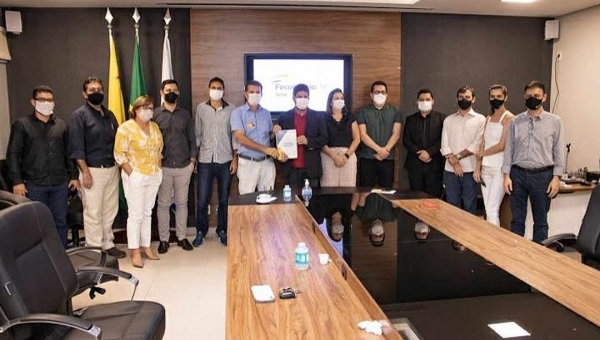 Jarbas Soster conversa com empresários na Fecomércio e recebe pacote de propostas para a gestão