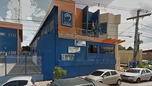 Acisa preferiu ser Acisa a vestir camisa de candidato