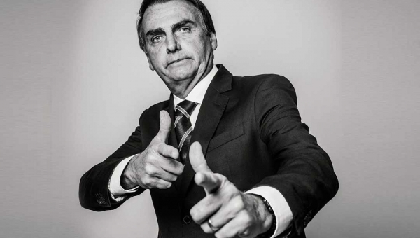 Bolsonaro sepulta a Lava Jato e é aplaudido durante enterro