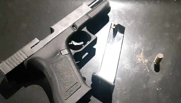 Polícia Civil intercepta veículo, apreende pistola 9 milímetros e prende quatro pessoas