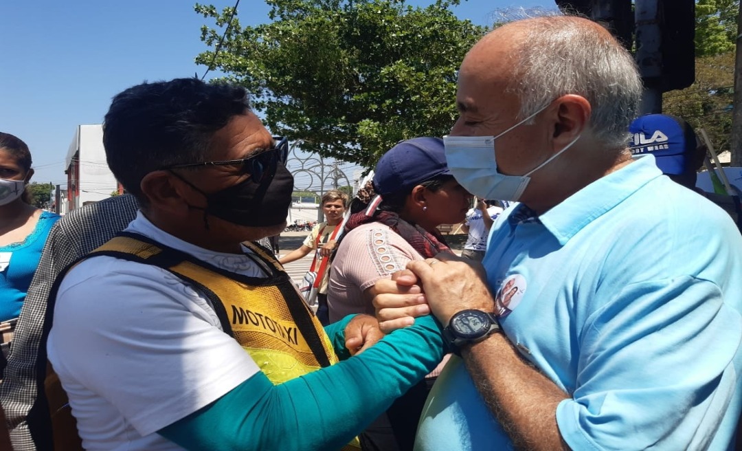 Bocalom faz bandeiraço no Bosque e recebe apoio de populares