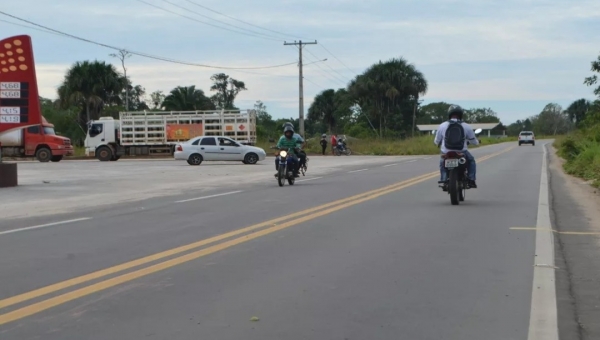 Homem morre atropelado após ficar deitado na BR 364 em Cruzeiro do Sul