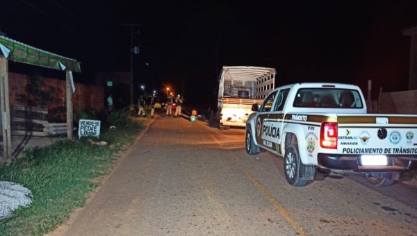 Trabalhador perde a vida ao colidir moto contra um caminhão no Amapá