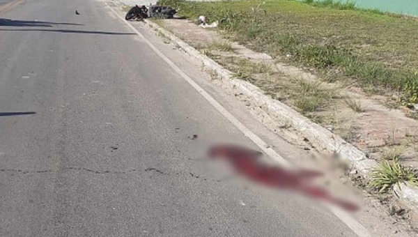 Jovem de 17 anos morre após bater com motocicleta em poste 