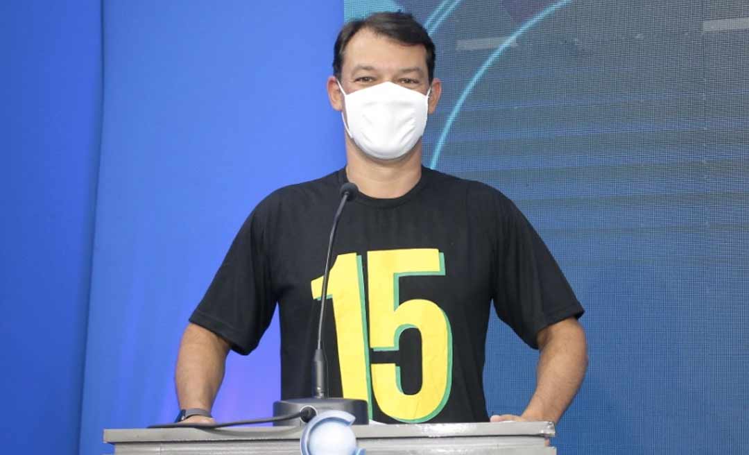 Roberto diz que Minoru ilude estudantes com proposta de passe livre