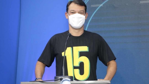 Roberto diz que Minoru ilude estudantes com proposta de passe livre