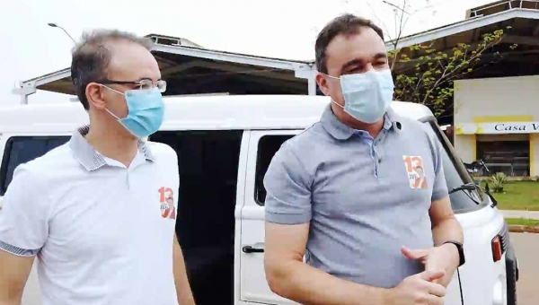 Zen cumpre agenda de Kombi um dia após piada de Socorro Neri e brinca: "Não cabe 30 pessoas"