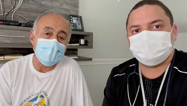 Ao lado do médico Marcos Parente, Bocalom diz: “seja um Bocalom nas ruas, me ajude”