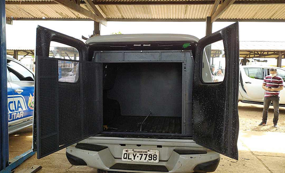 Secretaria de Segurança entrega celas para viaturas e repassa R$ 1 milhão para manutenção da frota da Polícia Militar