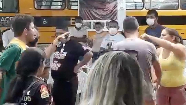 Gladson Cameli bate-boca com eleitora, é chamado de traidor e responde duro: “eu não preciso de política”