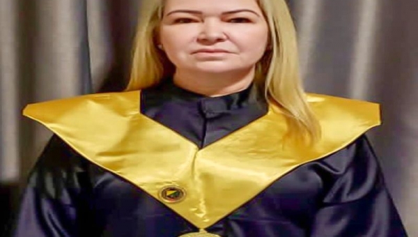 Servidora do TJAC é diplomada imortal da Academia Acreana de Letras