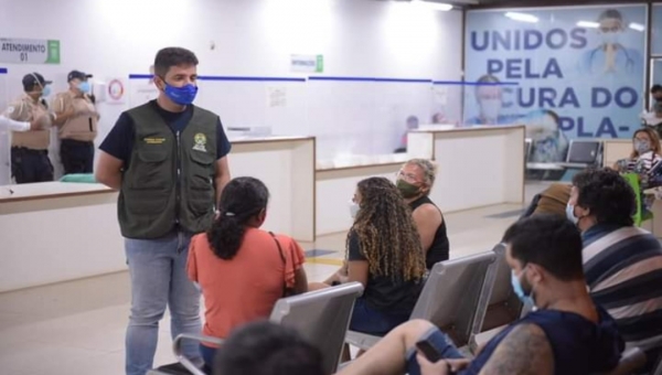 Em meio à nova onda de covid-19, Gladson visita o Into e diz: "Não estou preocupado com política, mas com a saúde das pessoas"