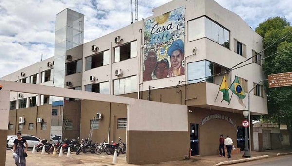 Sessão na Câmara de Vereadores tem início com apenas seis dos 17 vereadores de Rio Branco