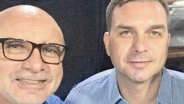 Queiroz admite que houve "rachadinha", mas tenta livrar o senador Flávio Bolsonaro 